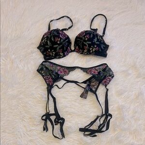Victoria's Secret Black Floral Lace Bra (32C) and Matching Garter (XS/S)